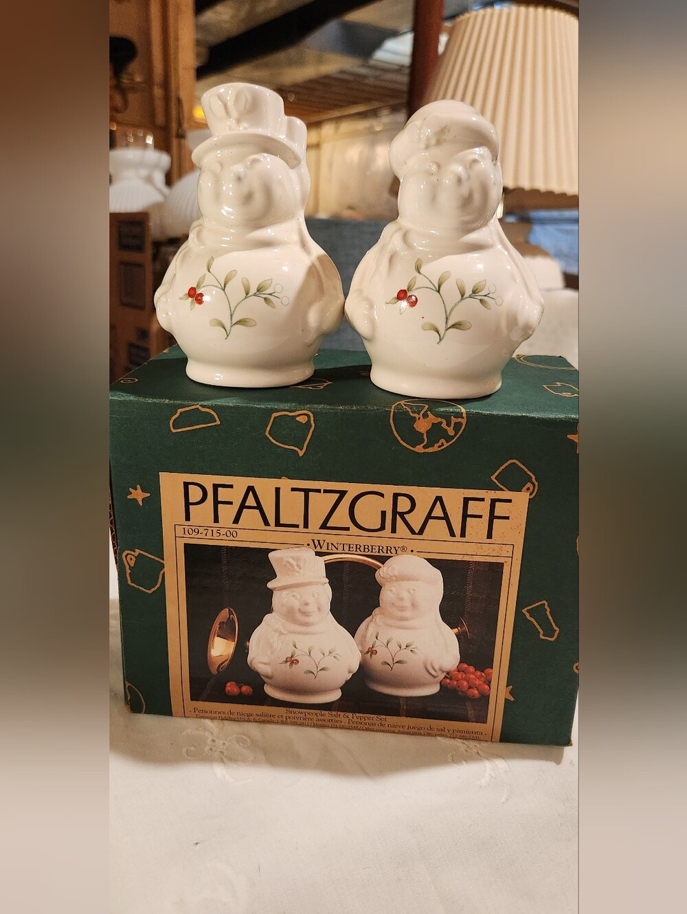 Vintage Pfaltzgraff Winterberry White Snowman Salt & Pepper Shakers
